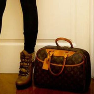 💎✨AUTHENTIC✨💎Louis Vuitton Hand Bag with LOCK!